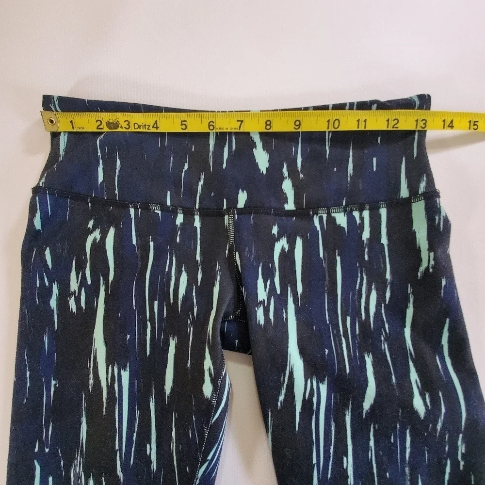 2030 * Lululemon Wunder Under Crop III Painted Animal Menthol Black Size 6